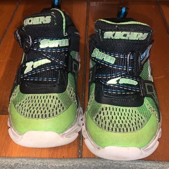 Kids Skechers size 6  - Picture 4 of 9